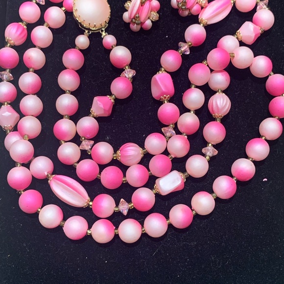 STUNNING 2 STRAND VINTAGE NECKLACE WITH CLIP EARRINGS - Picture 3 of 6